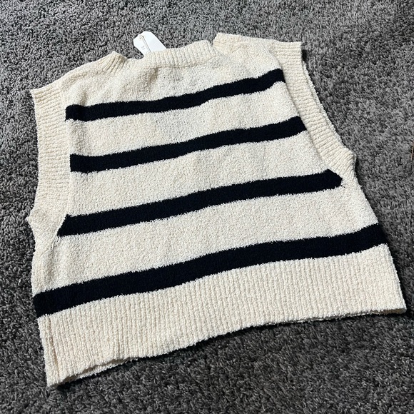 By Together Cropped Sweater Tank Striped Black and Cream Women’s Small NWT - Picture 3 of 3